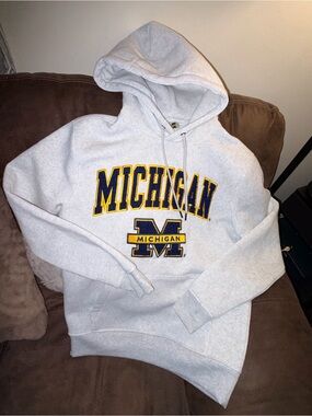 Michigan Wolverines Grey Pullover Hoodie Navy Maize Logo Size M